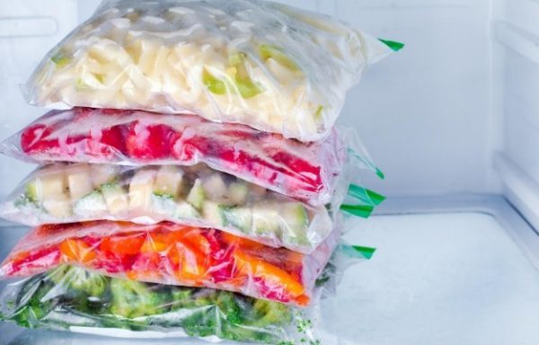 знаю 
					5 порад по зберіганню продуктів в морозильній камері				